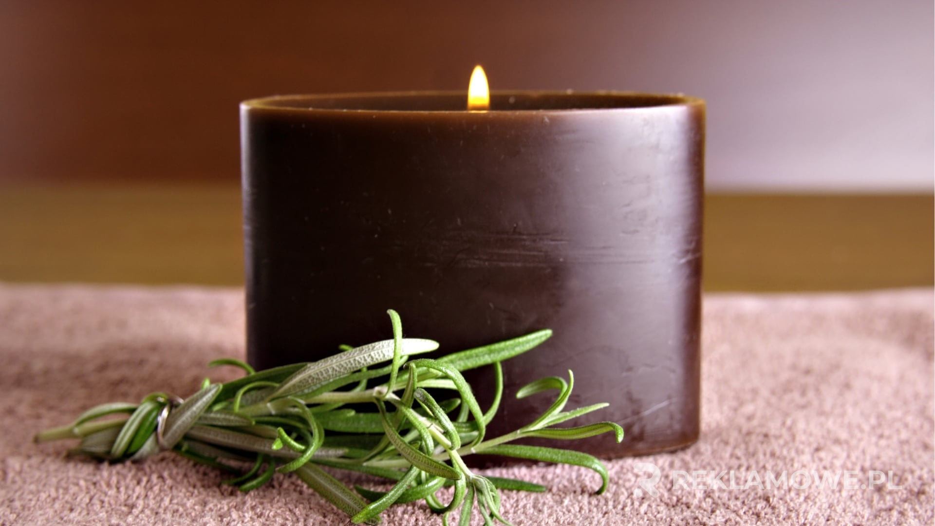 swieca jako medium reklamowe