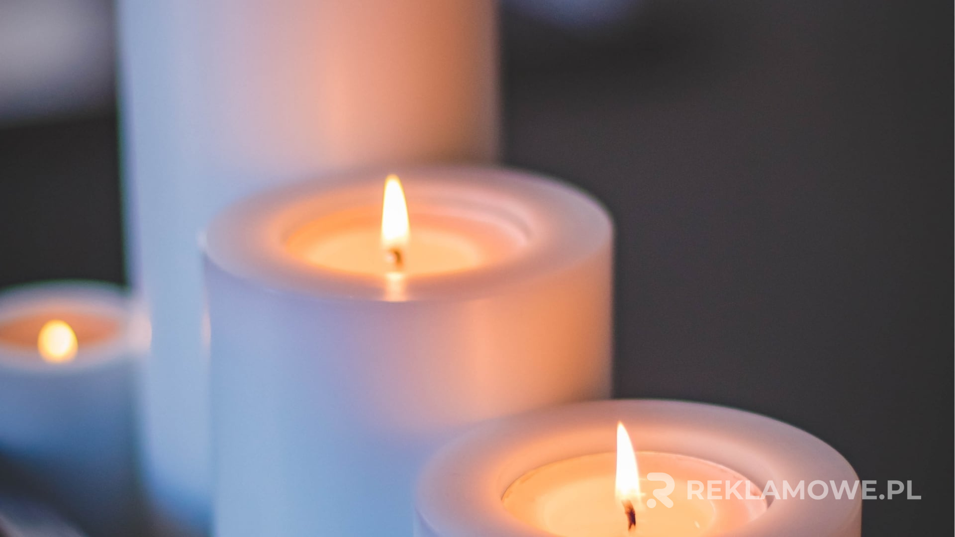 Zapachowa różnorodność w reklamowanych świeczkach Różnorodność zapachów w świetle świeczek