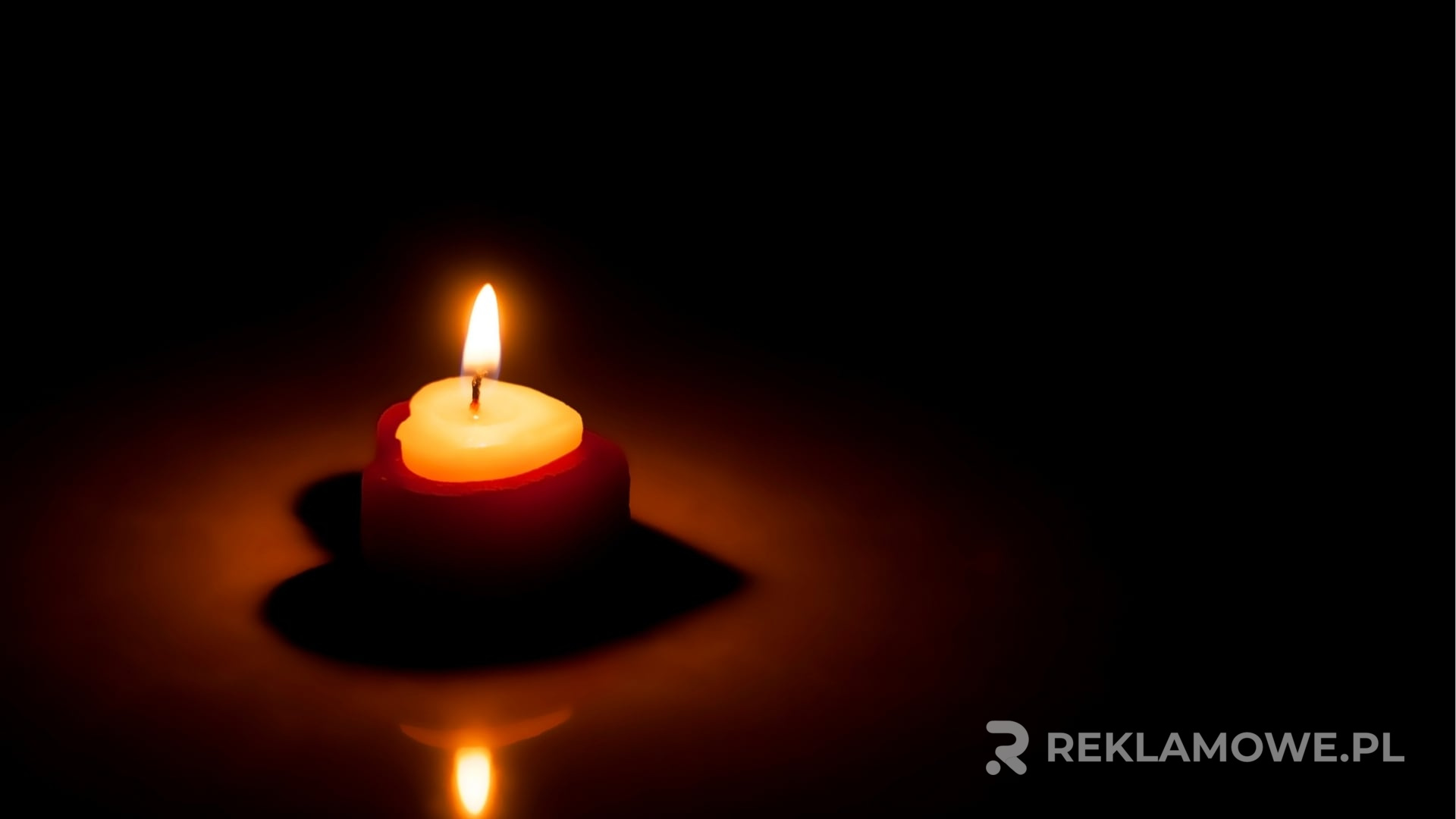 Świeca reklamowa używana w strategii marketingu zapachowego